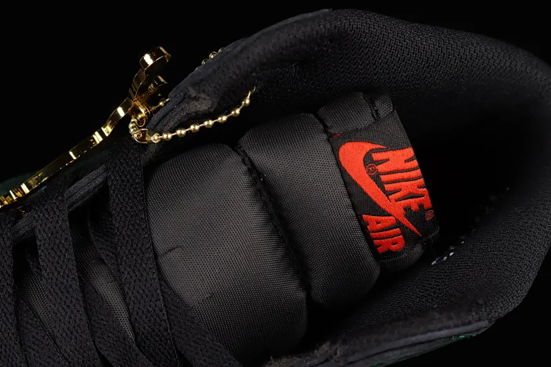 All categories Air Jordan Jordan series basketball shoes Air Jordan 1 High Air Jordan 1 Retro Hi NRG/UN AJ1 Joe 1 Miami patent leather green AV3905-038